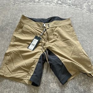 Brand new vineyard vine wave breaker shorts 28